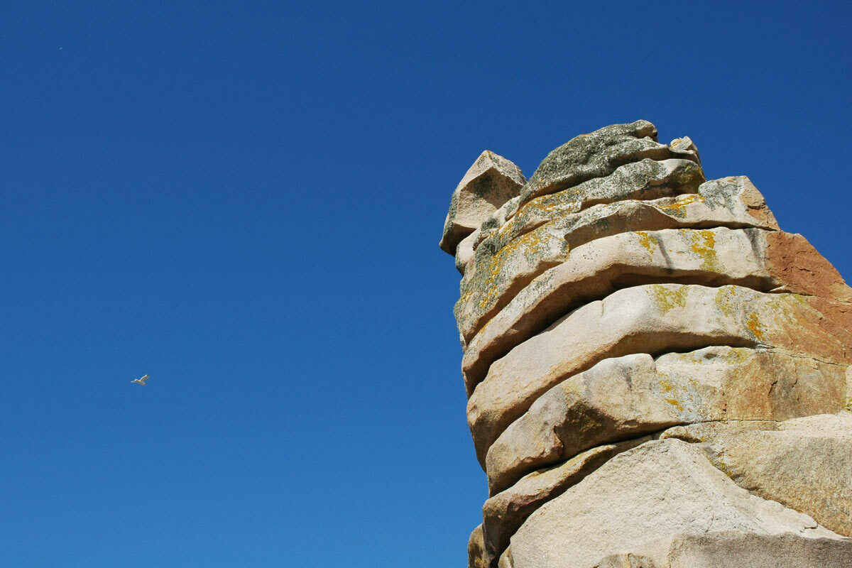 Le rocher de la Pile d'assiettes près du Guerzit