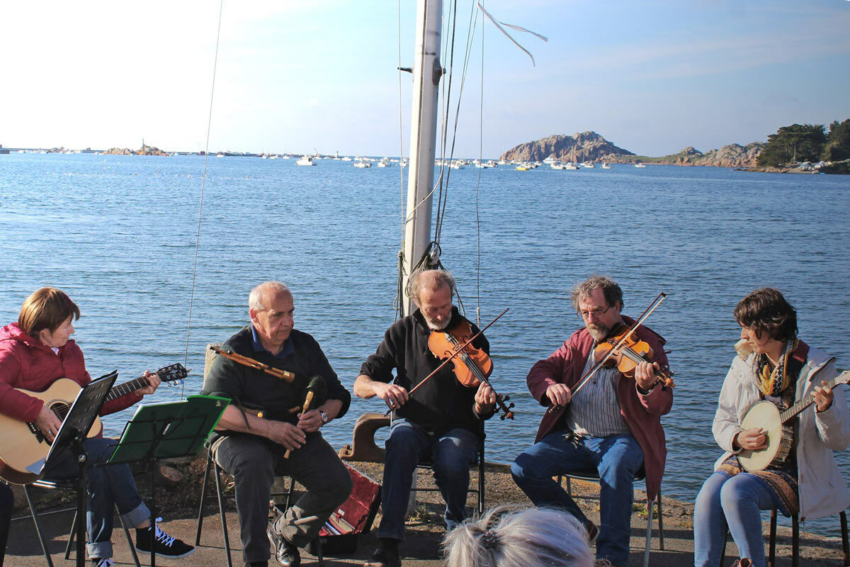 Apéro-concert avec le groupe de musique celtique de Projets Échanges Développement